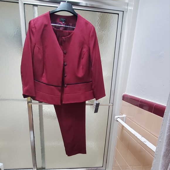 NWT TAHARI ASL 2Piece Beautiful Pant Suit; Sz 16; Long Sleeves; Lined. $85 - Picture 12 of 14
